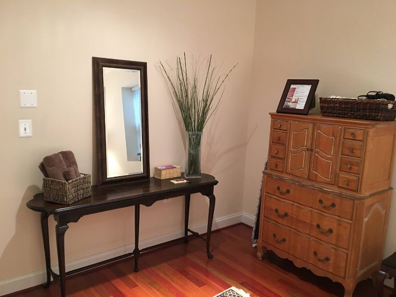 Building Photo - 445 Knoll St NW