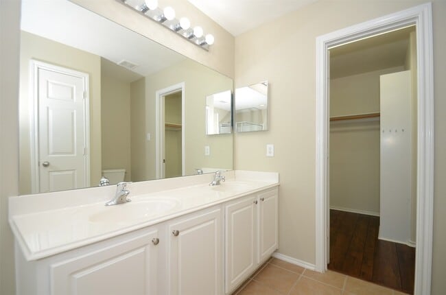 Building Photo - 5606 Claybeck Ln