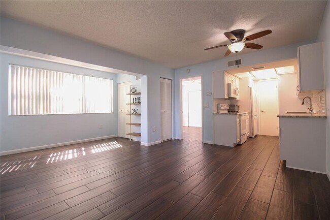 Building Photo - 1103 Cypress Gardens Blvd