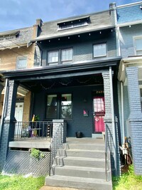 Building Photo - Beautiful Brookland 3 bed 1.5 bath Townhom...