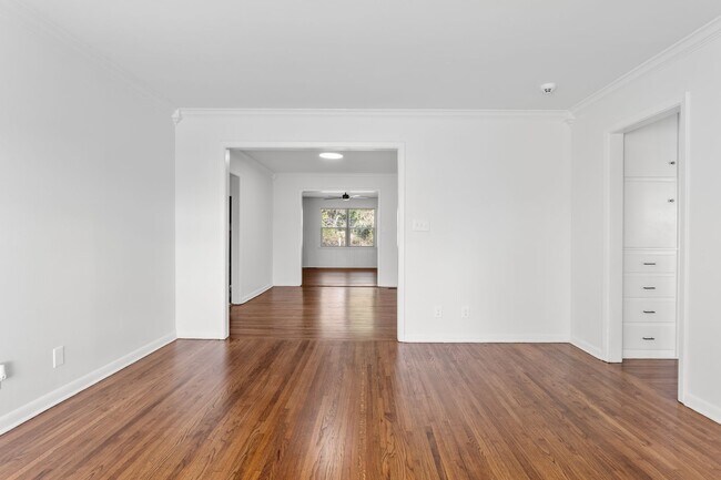 Building Photo - 3BR/1BA Home with W/D Hookups + Holiday Move-In Special $250 !!