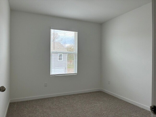 Building Photo - Brand New 3 Bedroom - 2.5 Bath Condo in Union Grove