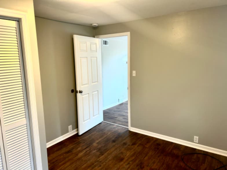 Building Photo - 413 6th Ave