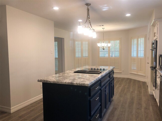 Building Photo - 135 Lakeside Dr