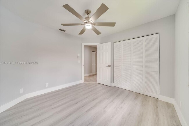 Building Photo - 1550 SW 52nd Terrace
