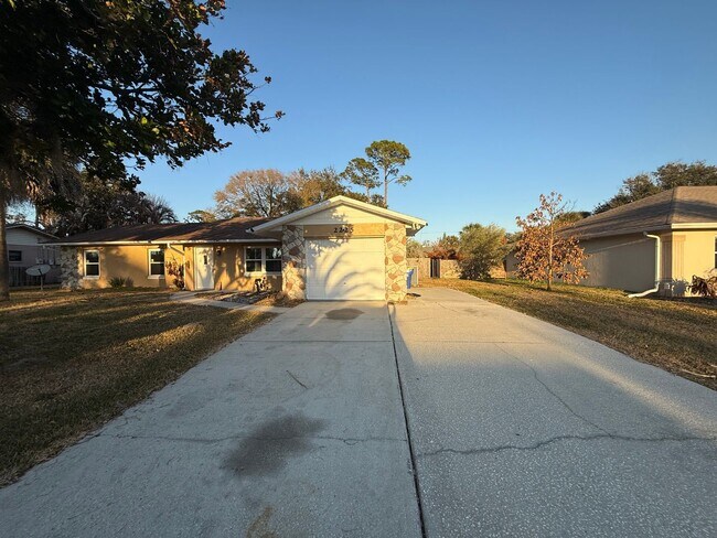 Building Photo - Beautifully updated 4-bedroom, 2-bathroom pool home