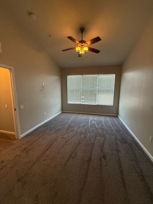 Building Photo - 3BR 2BA w/ Screened Patio + Pool/Gym Access in Gated Villa Serena