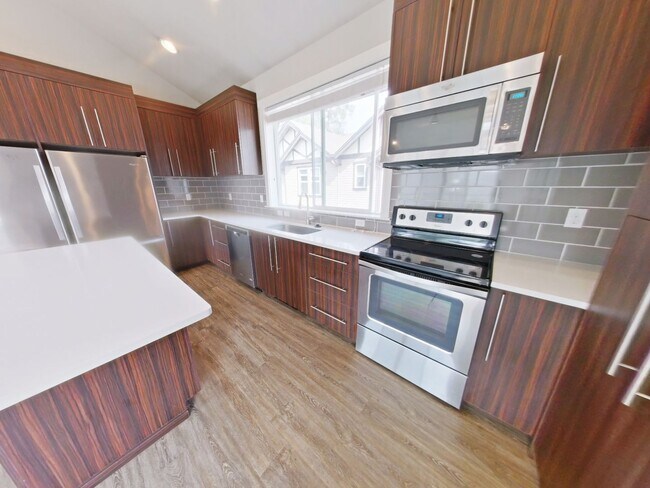 Building Photo - Greek Street Townhomes (335)