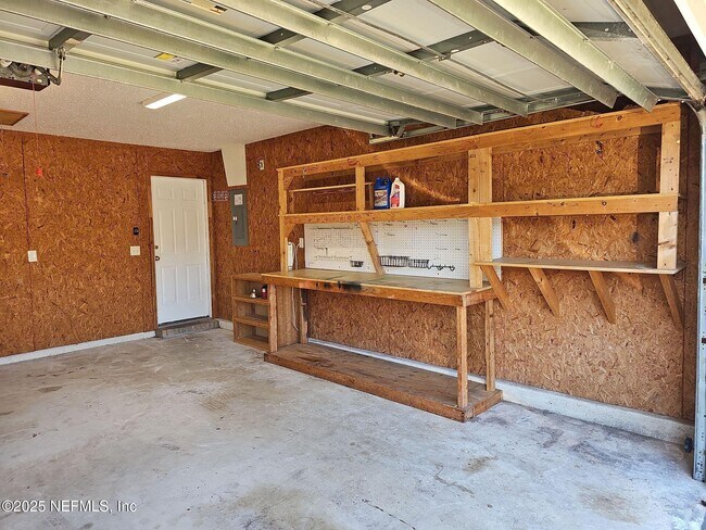 Building Photo - 1971 Belhaven Dr