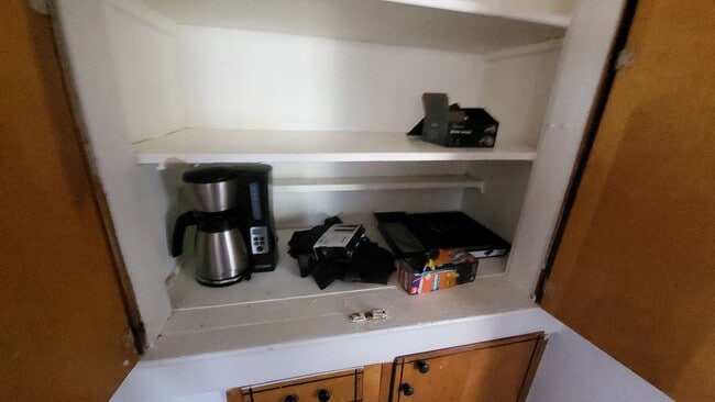 Building Photo - Move-In Ready 2BR/2BA with Garage – Great Location