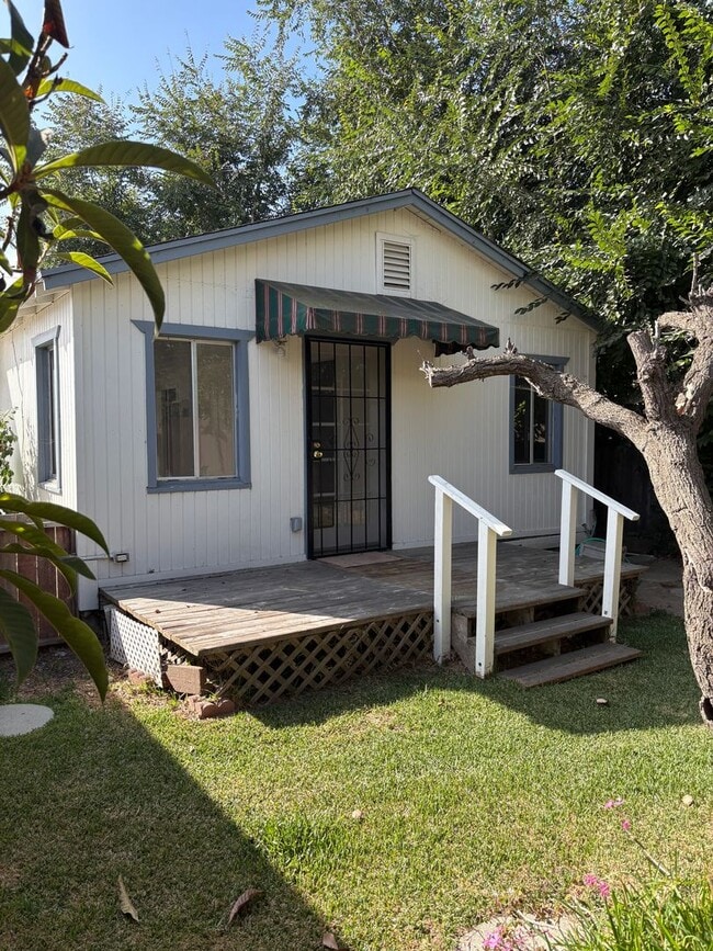 Building Photo - 1 + 1 Cottage  with Bonus Room, East End V...