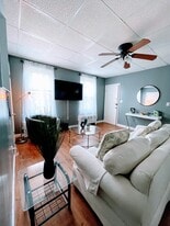 Building Photo - 463 Linden St