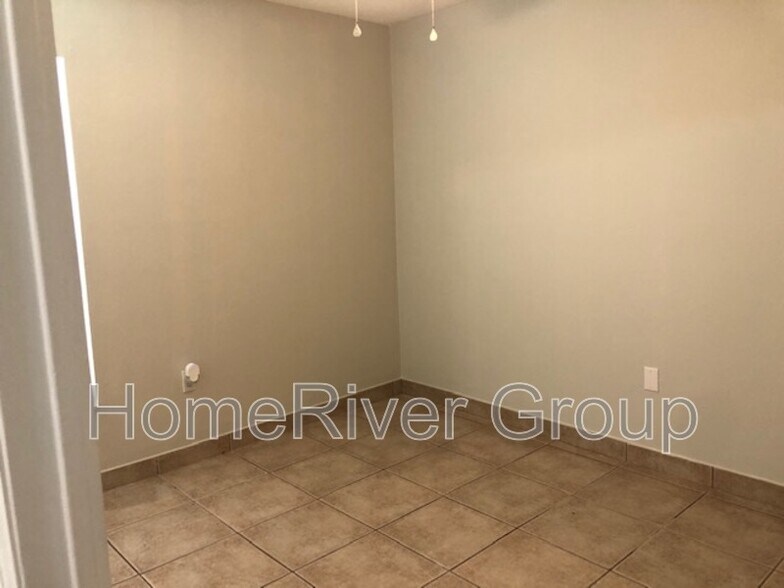 Building Photo - 310 Daniels Pointe Dr