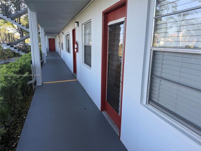 Building Photo - 1401 SW 135th Terrace