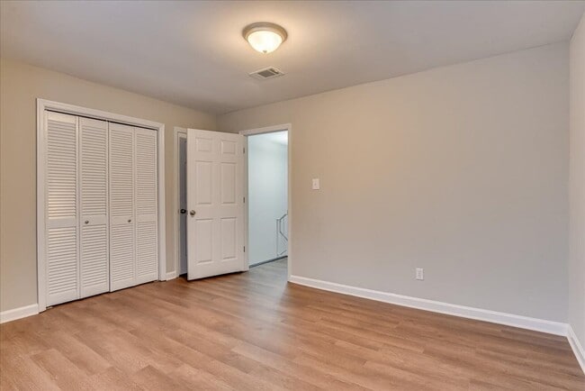 Building Photo - 305 Telfair St