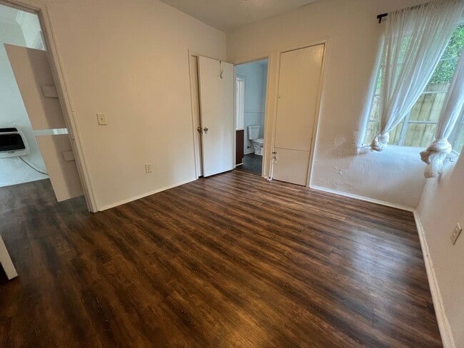 Building Photo - 511 Hudson Terrace