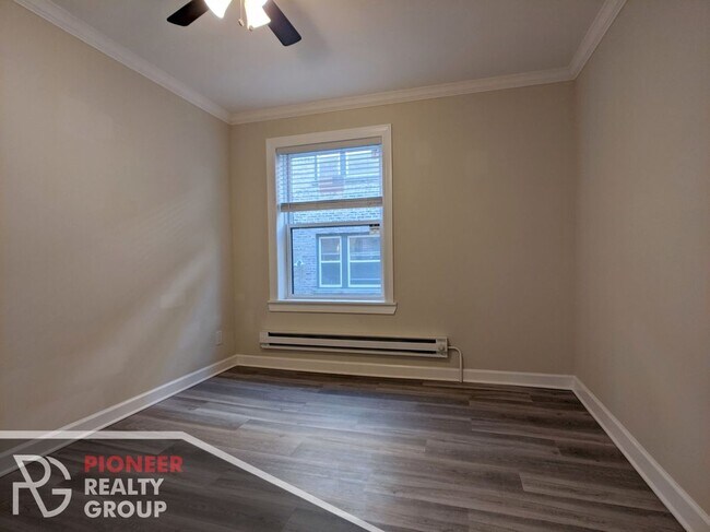 Building Photo - 837 W Cornelia Ave