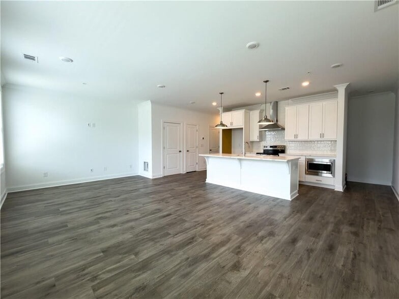 Building Photo - 512 Sawnee Vlg Dr