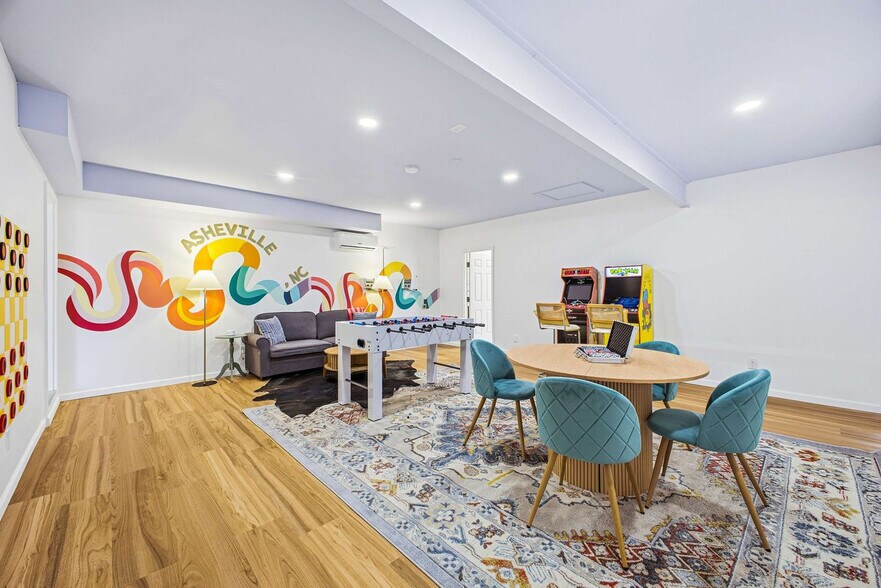 Building Photo - 12 Apple Tree Way