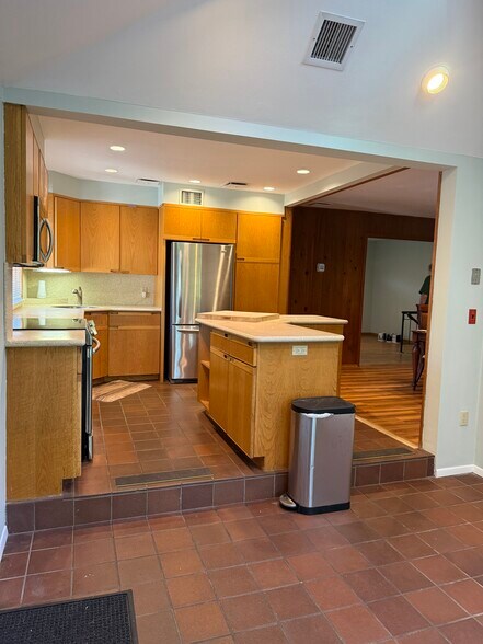 KITCHEN - 169 Brooksite Dr