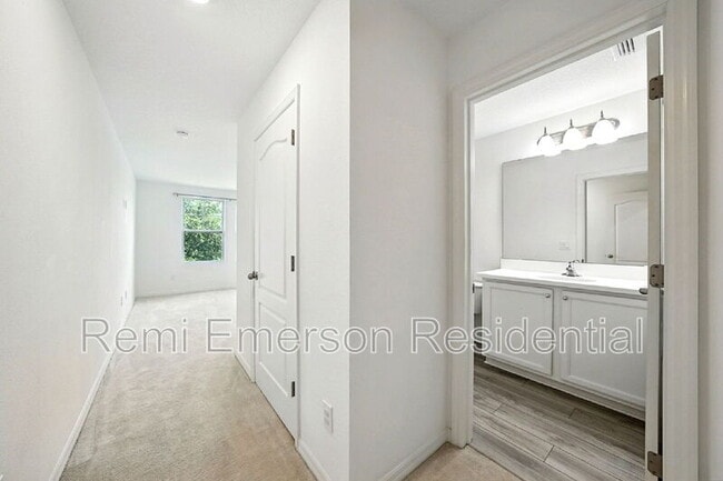 Building Photo - 700 Benoi Dr