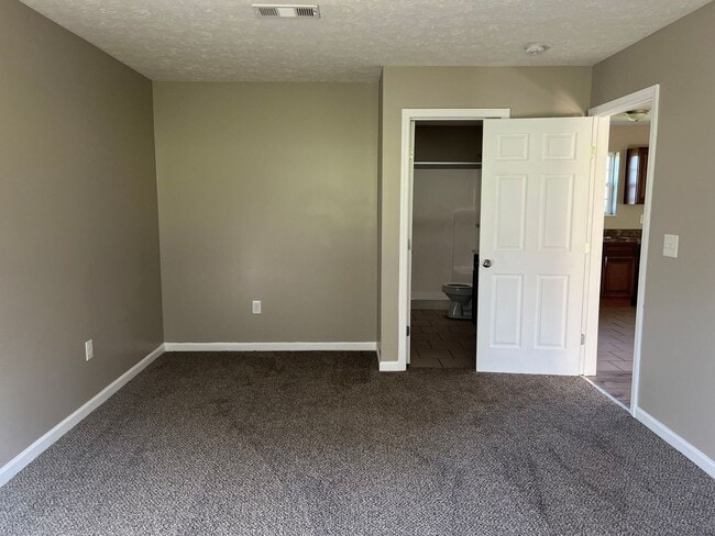 Building Photo - 2-bedroom, 2-bathroom home located in the beautiful Dandridge