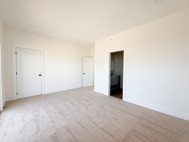 Building Photo - Tristan Style 3-Bedroom w/ Flex Room + Summer Special