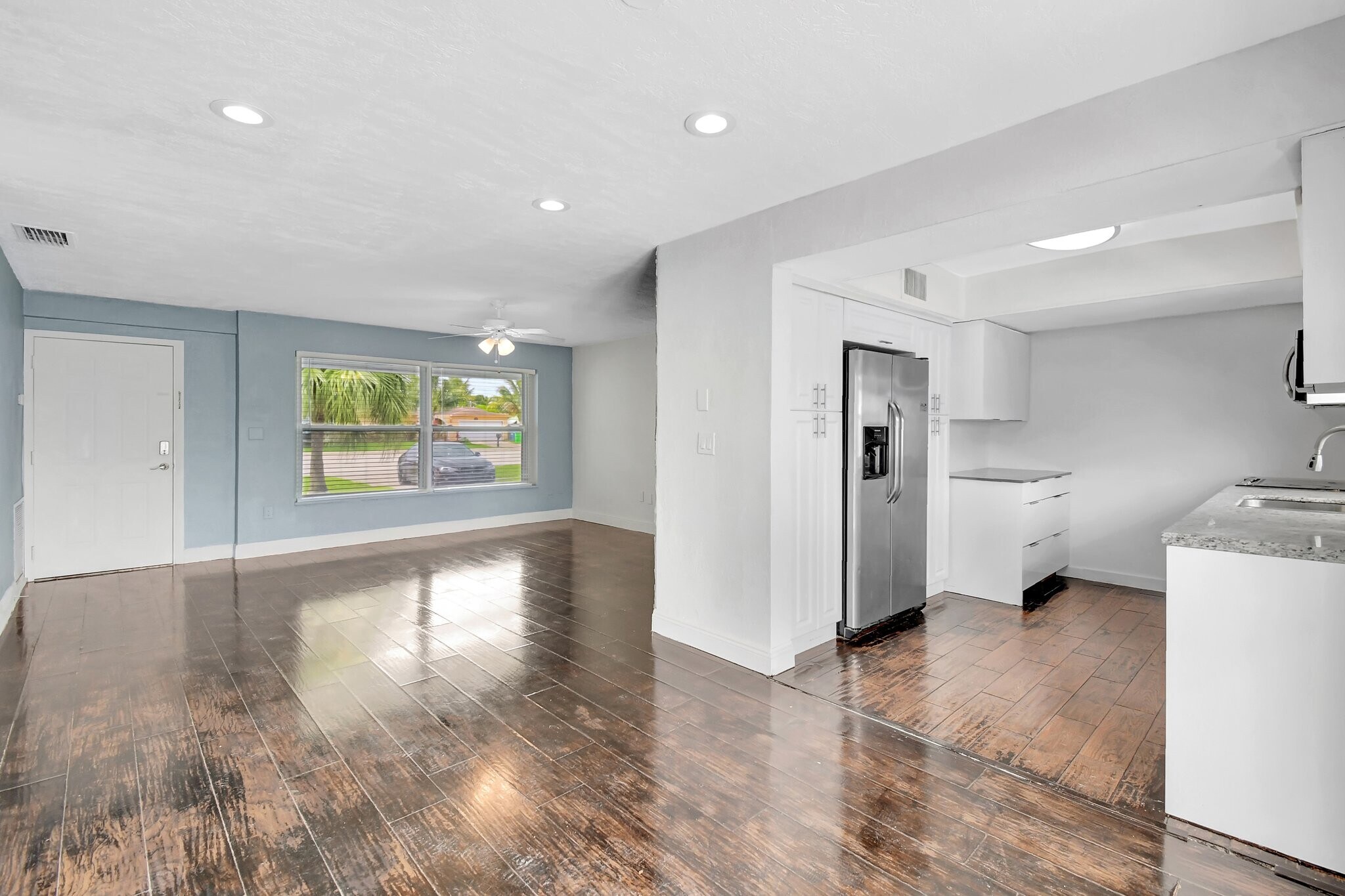 Building Photo - 8960 Sunset Strip