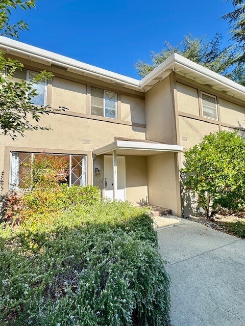 Primary Photo - 35 Miramonte Dr