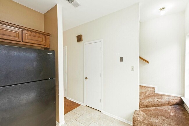 Building Photo - Dallas Townhome with Reserved Parking