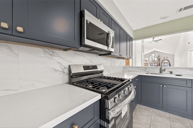 Building Photo - 10707 Staghill Dr