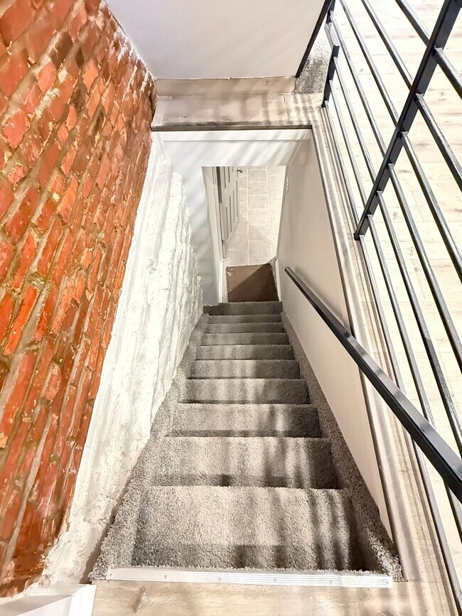 Building Photo - Stunning 3BR / 2BA Rowhome Blending Historic Charm & Modern Living