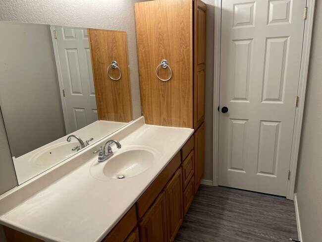 Building Photo - KU3-Osage Duplex 3