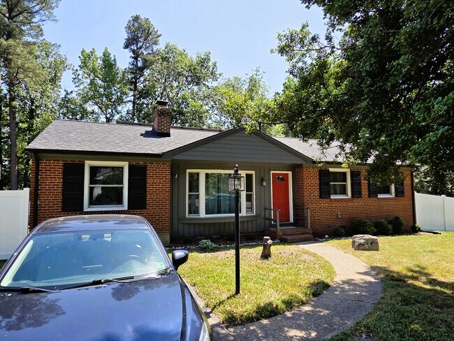 Building Photo - Traditional brick ranch in highly desirable West End of Henrico County