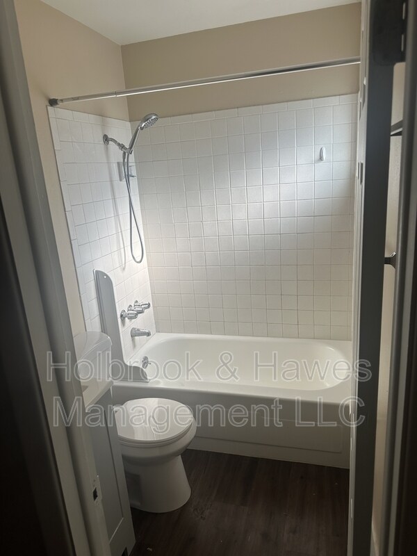 Building Photo - 540 Irish Dr