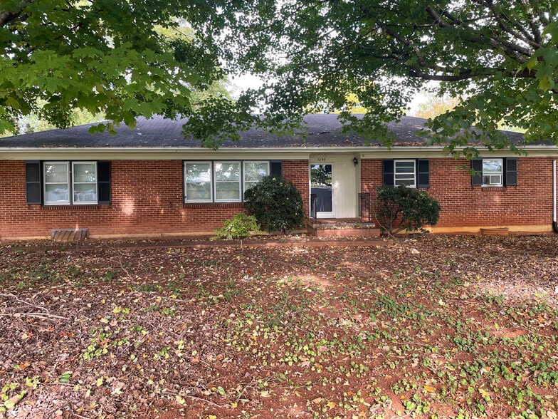 Primary Photo - 1240 Burnbridge Rd