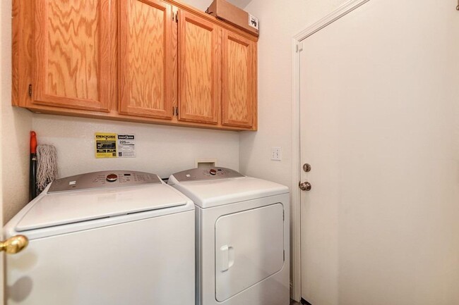 Building Photo - COZY AND CLEAN 3 BED, 2 BATH, ONE STORY WI...