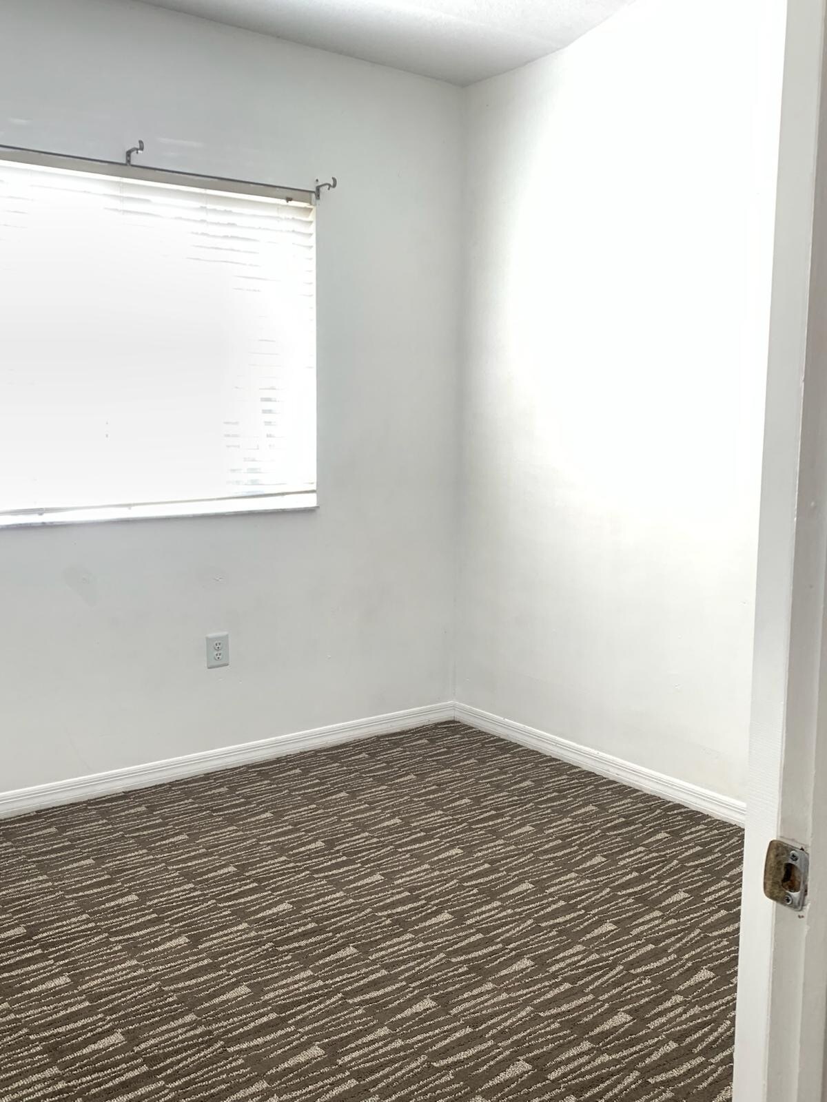 Building Photo - 980 NE 33rd Ter