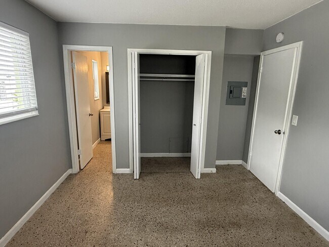 Building Photo - 1118 N H St