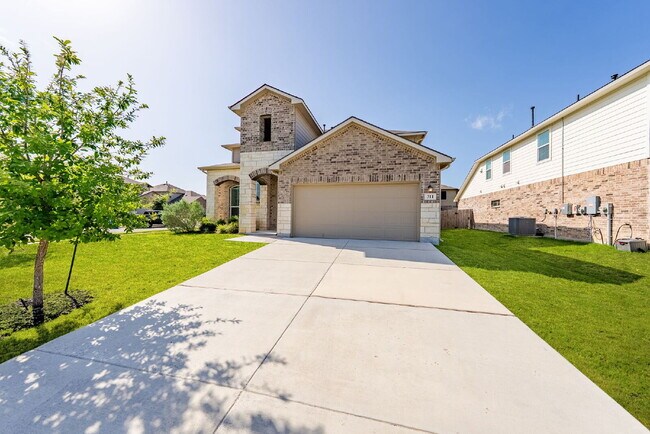 Building Photo - Spacious 5-Bedroom Rental on Oversized Cor...