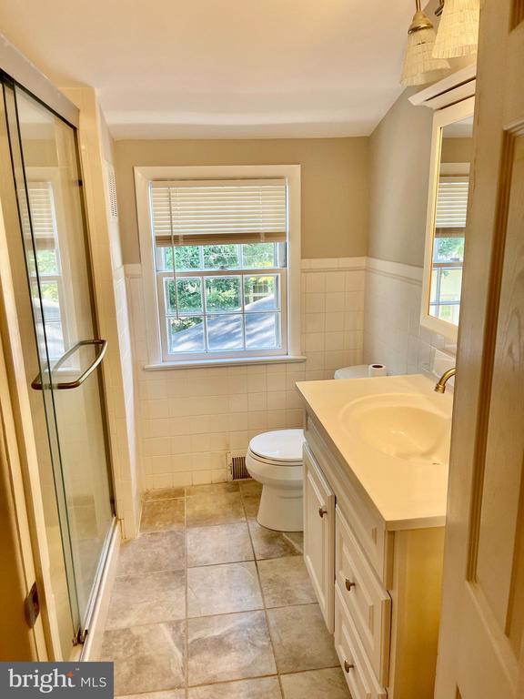 Building Photo - 705 Pomona Ave