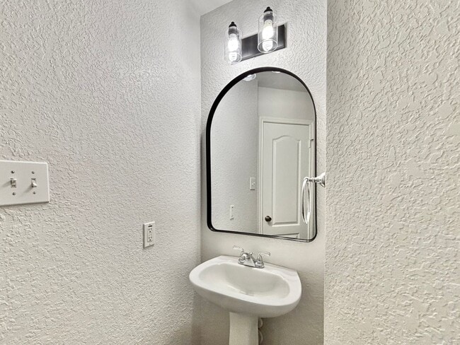 Building Photo - 13030 Peregrine-