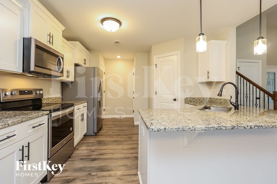 Building Photo - 500 Woodtrace Dr