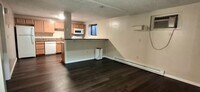 Building Photo - Maple Leaf Apartments