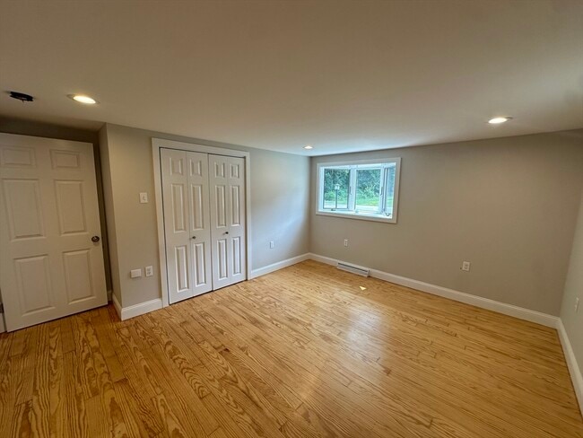 Building Photo - 33 Park Dr