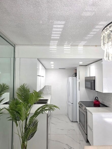 Building Photo - 3028 Harwood D