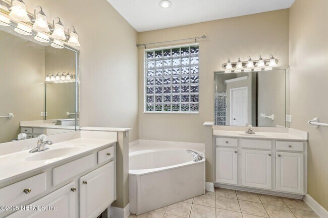 Building Photo - 2260 Harbor Lake Dr