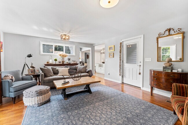 Building Photo - 14 Mc Donald St