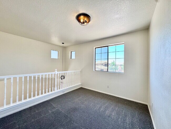 Building Photo - Spacious 4BD/3BA NLV Home with Downstairs ...
