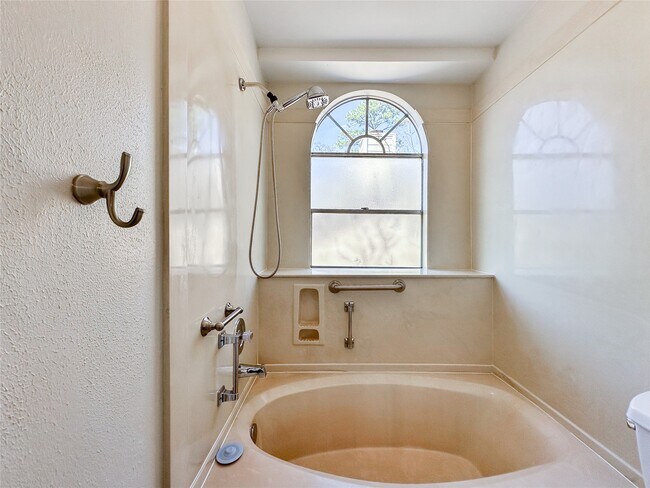 Building Photo - 5515 Strack Rd